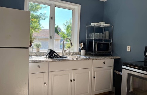 Niagara Falls House | Cozy 5 Bedrooms + 7 BEDS + SmartTVs in every room!
