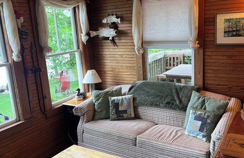 North Vassalboro Cabin | Cozy 500sf cabin with private dock