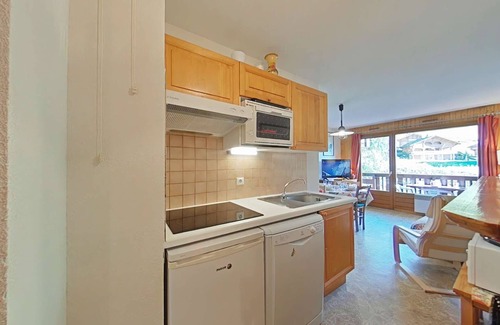 Le Grand-Bornand Apartment | Cozy 6-person apartment, near slopes and center, balcony, parking, pets allowed