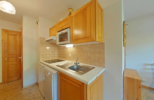 Le Grand-Bornand Apartment | Cozy 6-person apartment, near slopes and center, balcony, parking, pets allowed