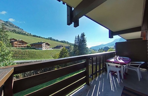 Le Grand-Bornand Apartment | Cozy 6-person apartment, near slopes and center, balcony, parking, pets allowed