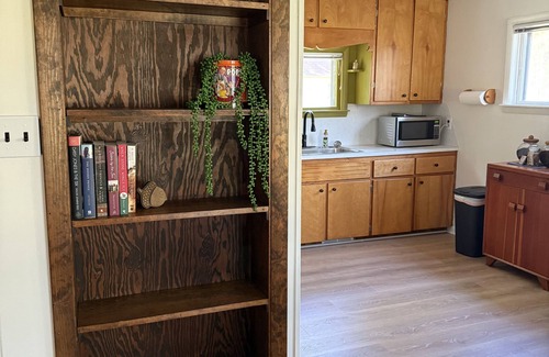 West Branch Cottage | Cozy acorn cottage w/lake view