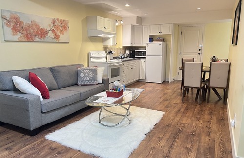 Upper Ten Oaks House | Cozy and bright 2-bedroom home with comfort stay