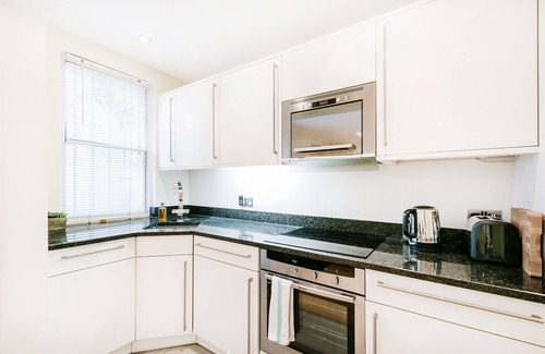 Campden Apartment | Cozy and Central 1 Bedroom Flat - Sleeps 4