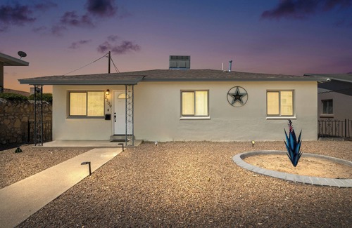 El Paso House | Cozy and charming centrally located in the historic Kern/Rim neighborhoods.