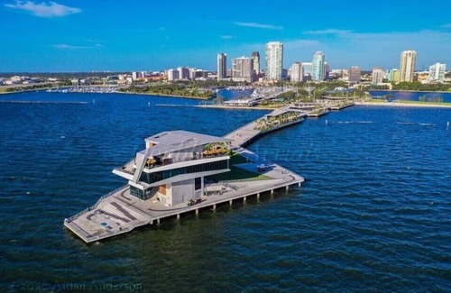 Historic Uptown House | * Cozy and Clean Luxury Bungalow close to Beach and Downtown St. Petersburg *