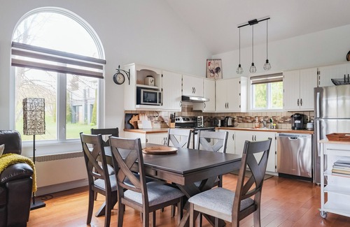 Magog Condo | Cozy and close to beach ,3 bedroom condo in Magog