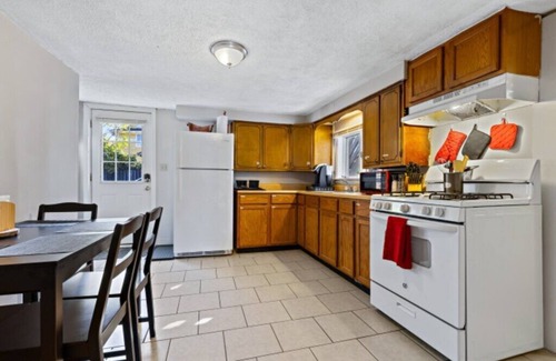 DeKalb House | Cozy and Convenient Family Getaway