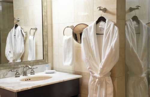Downtown Reno Hotel | Cozy and convenient weekly stays!