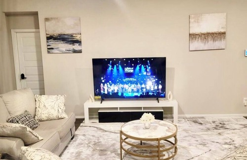 Broken Arrow House | Cozy and luxuriously furnished private room in a brand new home in Broken Arrow