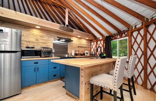 Boise Cabin | Cozy and POSH-est Yurt in gorgeous Boise National Forest