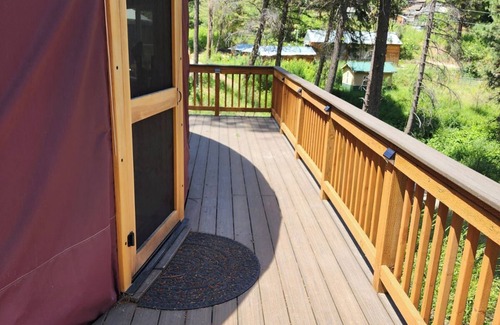 Boise House | Cozy and POSH-est Yurt in gorgeous Boise National Forest