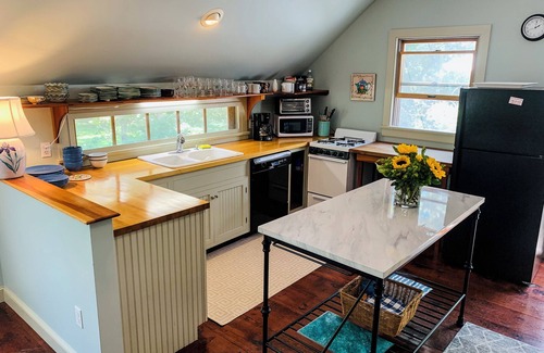 Katama Apartment | Cozy and private 1-bedroom apartment in Katama/Edgartown with AC, WiFi