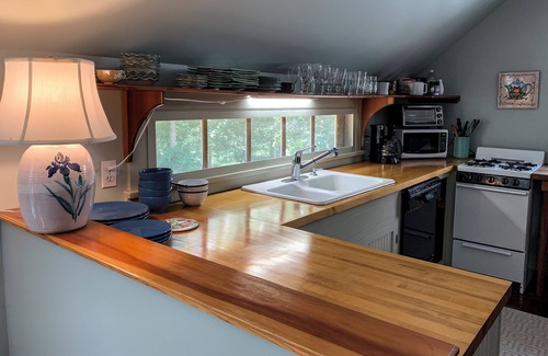 Katama Apartment | Cozy and private 1-bedroom apartment in Katama/Edgartown with AC, WiFi