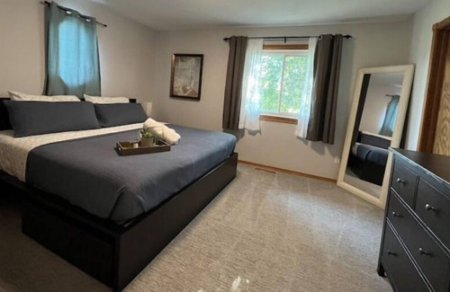 Andover House | Cozy and Private 3BR Home