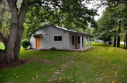 Jersey Mills Cottage | Cozy and relaxing, Modern Creekside, Trailside, Waterfront Cottage, fiber Wifi