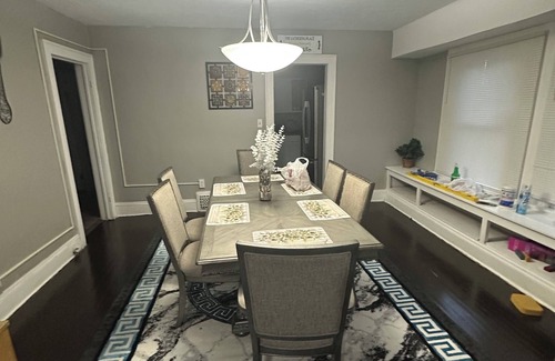 Cleveland House | Cozy and Spacious 4-bedroom house in fabulous Cleveland with AC, WiFi