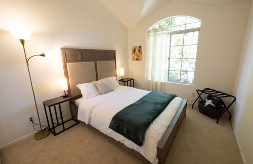 Aliso Viejo Condo | Cozy and spacious sunlit 3 bed 3 bath townhouse in Aliso Viejo!