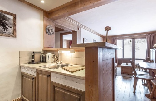Val-d'Isere Apartment | Cozy and Stylish Apartment with WiFi in La Roche des Fours Residence, Val-d'Isère