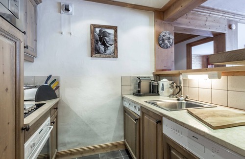 Val-d'Isere Apartment | Cozy and Stylish Apartment with WiFi in La Roche des Fours Residence, Val-d'Isère