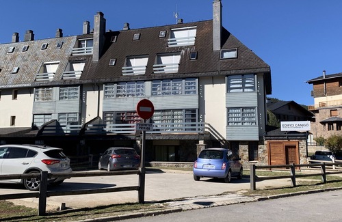 La Molina Apartment | Cozy and sunny apartment at the foot of the slopes of La Molina with fireplace