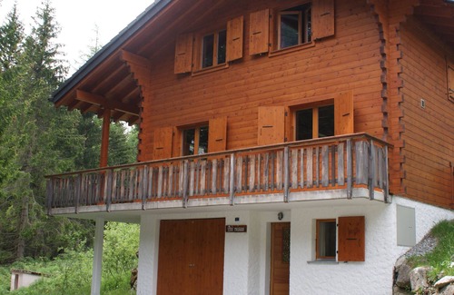 Champex-Lac Ski Chalet | Cozy and well-appointed cottage on the edge of a small brook in Champex-Lac
