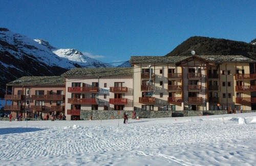 Termignon Apartment | Cozy apartment 4 pers, ski-in/ski-out, balcony, parking, WiFi