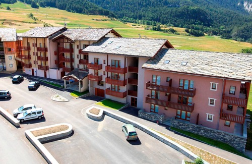 Termignon Apartment | Cozy apartment 4 pers, ski-in/ski-out, balcony, parking, WiFi