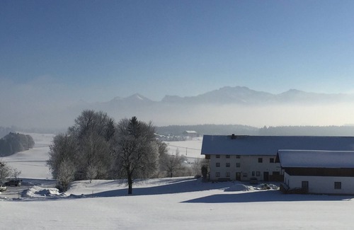 Rimsting Apartment | Cozy apartment in a very quiet location with terrace u. Tiled stove near Chiemsee