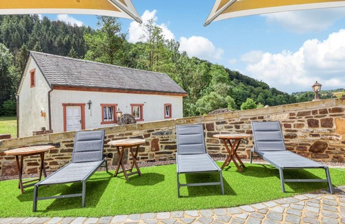Irrhausen Apartment | Cozy apartment in Irrhausen with sauna