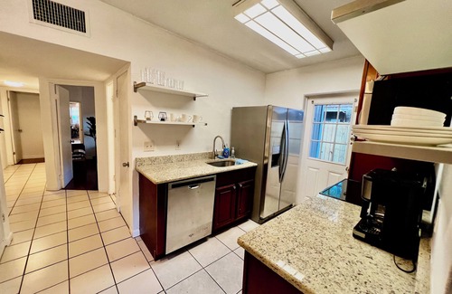 East Central Park Apartment | Cozy apartment in the Milk District of east Orlando. Unit B