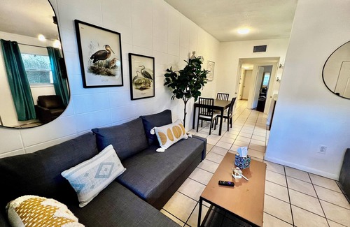 East Central Park Apartment | Cozy apartment in the Milk District of east Orlando. Unit B