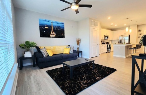 Optimist Park Apartment | Cozy apartment located near boutiques, bars, restaurants, & major sport stadiums