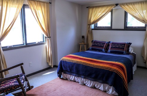 Saratoga Cabin | Cozy apartment located on the North Platte River