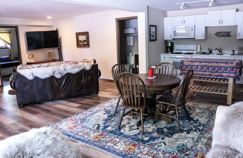 Saratoga Cabin | Cozy apartment located on the North Platte River