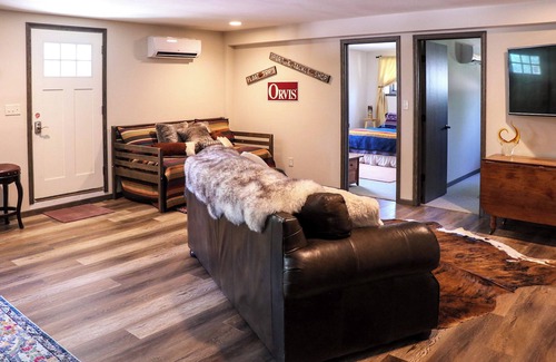 Saratoga Cabin | Cozy apartment located on the North Platte River