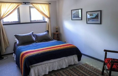 Saratoga Cabin | Cozy apartment located on the North Platte River