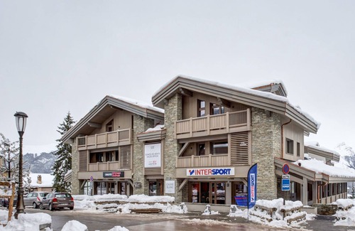 Courchevel Apartment | Cozy apartment, near slopes and shops, with parking and wifi
