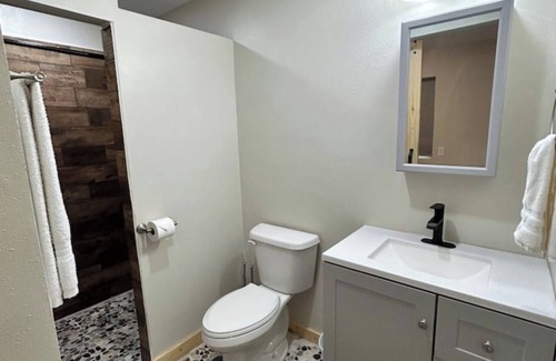 Browning Apartment | Cozy apartment near GNP!