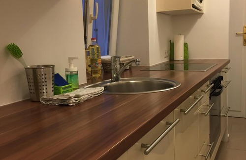 Penzing Apartment | Cozy apartment near Schönbrunn Palace - 20 minutes into the city