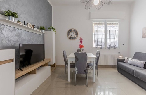 Saragozza-Porto Apartment | Cozy apartment that accommodates up to 4 people, bright and quiet, equipped with all the comforts for a pleasant stay. The accommodation is located a few minutes walk from the Maggiore hospital, Via Saffi and a short distance from the Velodromo Park. It