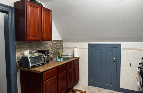 Getty Square Apartment | Cozy Apartment to Relax - Apartment "B"