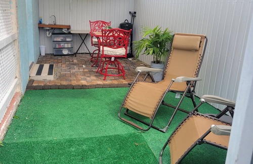 Greenacres Apartment | Cozy apartment in charming West Palm Beach with AC, WiFi