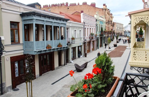 Chugureti Apartment | Cozy Apartment with King Bed in Tbilisi Historic Centre, Best Location