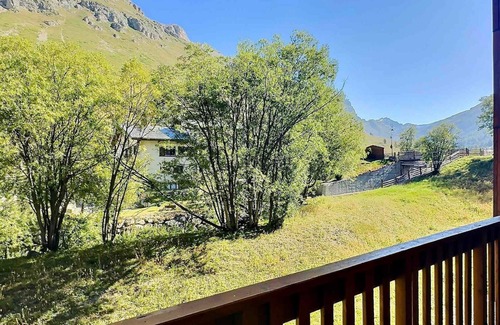 Val-d'Isere Apartment | Cozy Apartment with Mountain View, Balcony, and Covered Parking in Val d'Isère