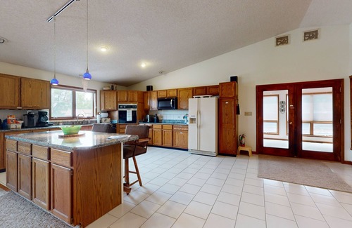 Helena Apartment | Cozy apartment with mountain views, centrally located - dog friendly