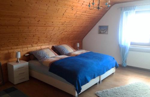 Nisterau Apartment | Cozy Apartment with Private Garden in Nisterau, cleaning included