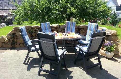 Nisterau Apartment | Cozy Apartment with Private Garden in Nisterau, cleaning included