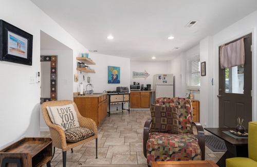 Kitty Hawk House | Cozy Appartment: Hottub, Kayak, SUPs, and Bikes. Dogs or cats ✅