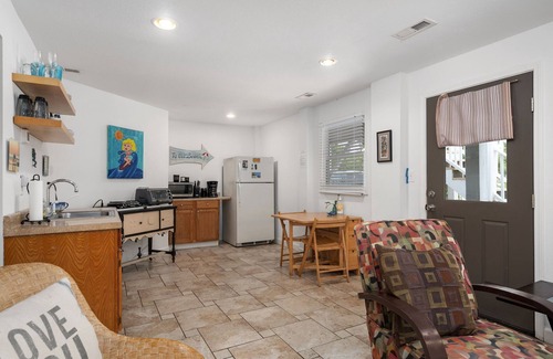 Kitty Hawk House | Cozy Appartment: Hottub, Kayak, SUPs, and Bikes. Dogs or cats ✅
